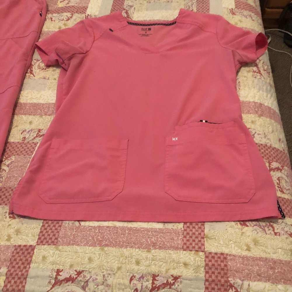 Koi pink jogger scrubs